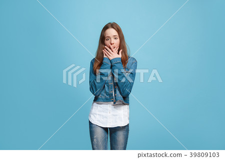 Beautiful teen girl looking suprised isolated on Beautiful teen girl looking suprised isolated on 39809103