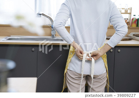 Mother and daughter in the kitchen 39809227