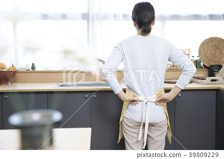 Mother and daughter in the kitchen 39809229