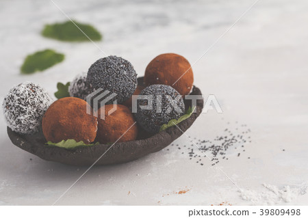 Homemade Healthy vegan Raw Energy Balls Homemade Healthy vegan Raw Energy Balls 39809498