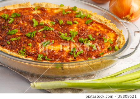 Vegetarian potato pie. Quiche lorraine with potato Vegetarian potato pie. Quiche lorraine with potato 39809521