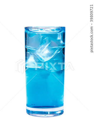 Summer cocktail on isolated white background 39809721