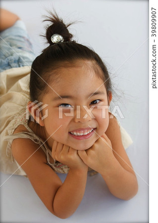 Girl with a cane 39809907