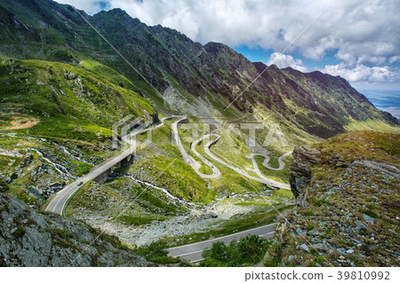 Transfagarasan pass in summer. Crossing Carpathian 39810992