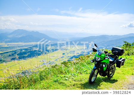 Superb view: Motorbike trip (background blur) Superb view: Motorbike trip (background blur) 39812824
