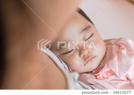 Baby who goes to sleep Baby who goes to sleep 39813077