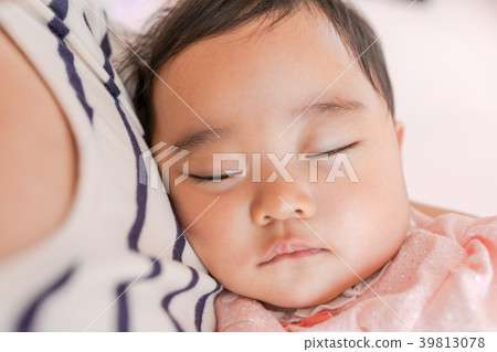 Baby who goes to sleep Baby who goes to sleep 39813078