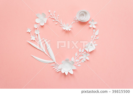 White paper flowers, lined in the shape of a heart White paper flowers, lined in the shape of a heart 39815500
