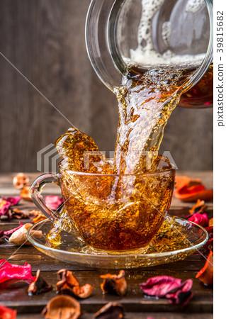 Black tea from pours teapot Black tea from pours teapot 39815682