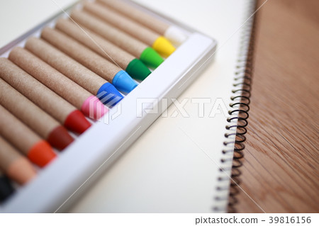 Crayon (12 colors sketch book color parenting child care hobbies art art education art copy space) 39816156