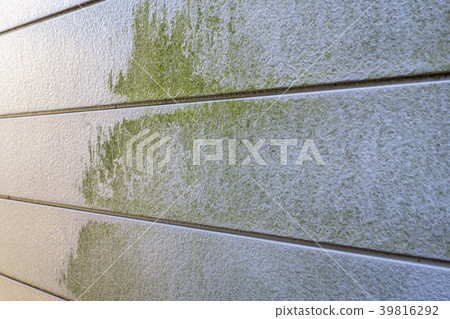 Dirty outer wall Dirty outer wall 39816292