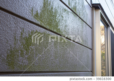 Dirty outer wall 39816300