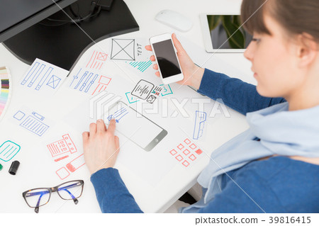 Designer drawing website ux app development. Designer drawing website ux app development. 39816415