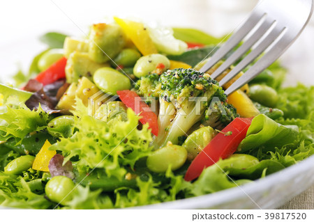 Broccoli and avocado salad 39817520