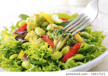 Broccoli and avocado salad 39817521
