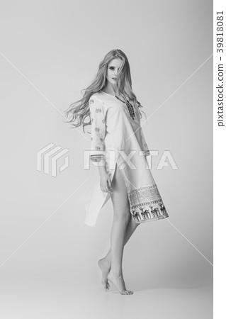 beautiful model blonde posing in studio beautiful model blonde posing in studio 39818081