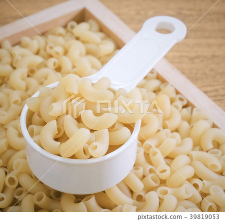 Elbow Macaroni or Gomiti Pasta in Measuring Cup 39819053