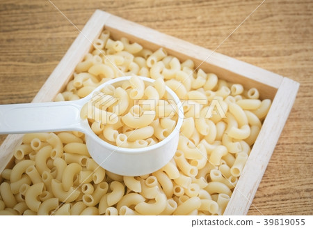 Elbow Macaroni or Gomiti Pasta in Measuring Cup Elbow Macaroni or Gomiti Pasta in Measuring Cup 39819055