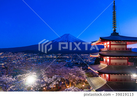Scenery symbolizing Japan [Yamanashi Prefecture, Arakurayama Sengen Park] 39819113