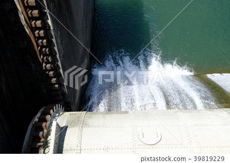 Southbound Power Station Intake embankment rolling gate 39819229