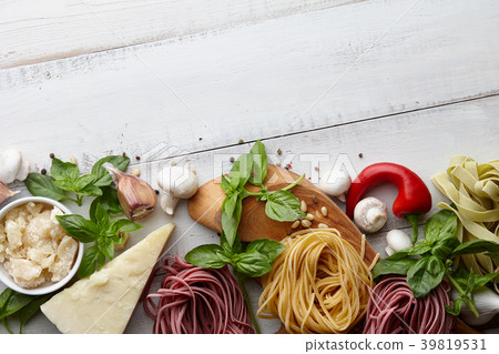 Raw homemade italian pasta cooking process Raw homemade italian pasta cooking process 39819531