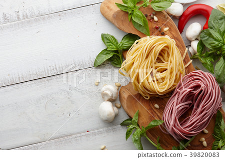 Raw homemade italian pasta cooking process Raw homemade italian pasta cooking process 39820083