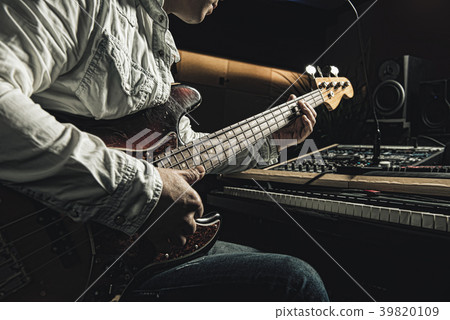 Guitarist, guitarist, electric guitarist, performer 39820109