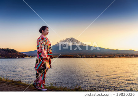 Asian woman wearing japanese traditional kimono  39820326