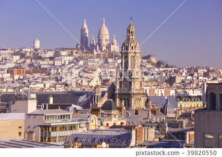Sacre-Coeur Basilica in the morning, Paris, France 39820550