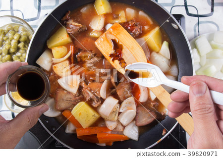 Chef putting seasoning sauce for cooking 39820971