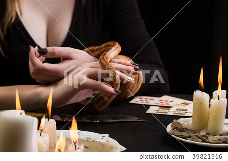 A woman will hold her hand to a snake A woman will hold her hand to a snake 39821916