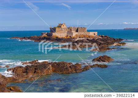 Saint Malo. Fort National on the island. Saint Malo. Fort National on the island. 39822114