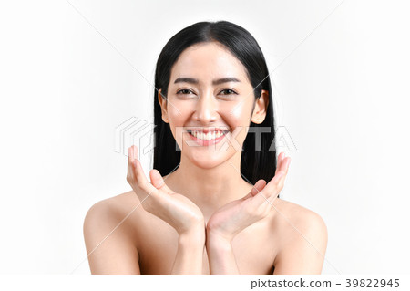 The concept of healthy beautiful woman. Beautiful women keep hea The concept of healthy beautiful woman. Beautiful women keep hea 39822945