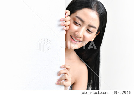 The concept of healthy beautiful woman. Beautiful women keep hea The concept of healthy beautiful woman. Beautiful women keep hea 39822946