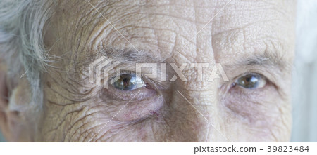 Closeup eyes of a senior person Closeup eyes of a senior person 39823484