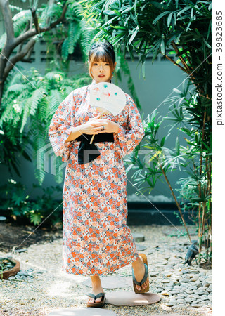 Lifestyle series: Asian woman in yukata Lifestyle series: Asian woman in yukata 39823685