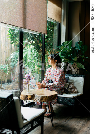 Lifestyle series: Asian woman in yukata Lifestyle series: Asian woman in yukata 39823686
