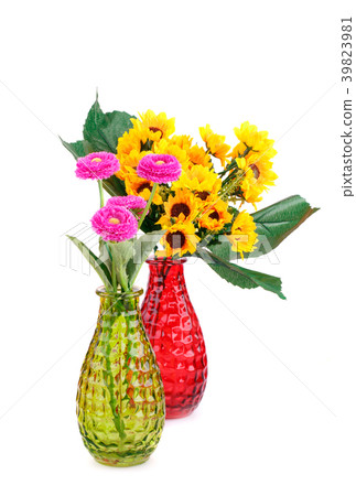Flowers in vases 39823981