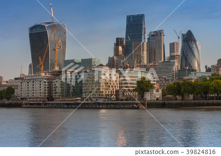Thames embankment and london skyscrapers Thames embankment and london skyscrapers 39824816