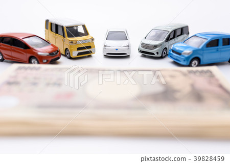 一萬日元一團和汽車玩具白背汽車形象 39828459