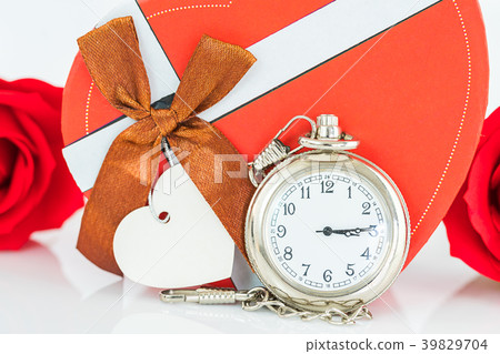 Close up pocket watch and red roses flower 39829704