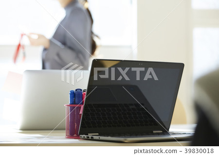 Business woman 39830018