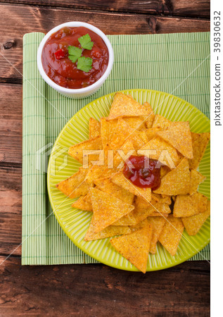 Tortilla chips with spicy tomato salsa 39830632