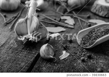 Onions, garlic and herbs bio from the garden Onions, garlic and herbs bio from the garden 39830663