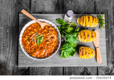 Spicy cowboy beans with hassleback potatoe with herbs Spicy cowboy beans with hassleback potatoe with herbs 39830974
