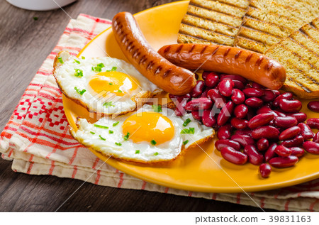 English breakfast - garlic toast, fried egg, beans and English breakfast, toast, egg, beans, sausages English breakfast - garlic toast, fried egg, beans and English breakfast, toast, egg, beans, sausages 39831163