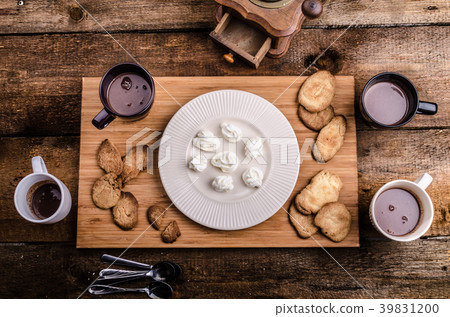 Homemade hot chocolate, homemade butter cookies 39831200