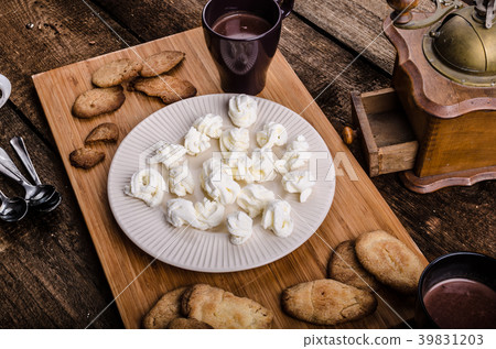 Homemade hot chocolate, homemade butter cookies 39831203