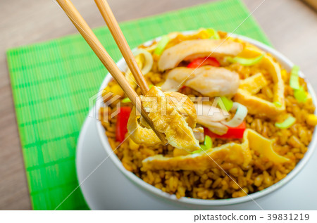Chicken curry rice with crispy chinese omellete Chicken curry rice with crispy chinese omellete 39831219