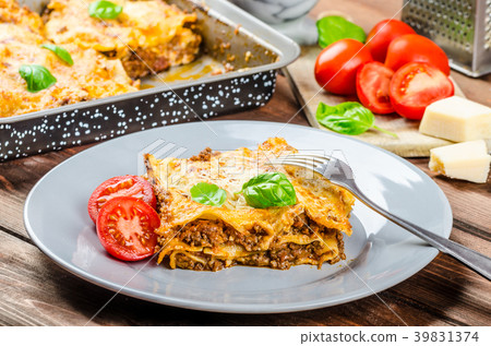 Lasagna bolognese Lasagna bolognese 39831374